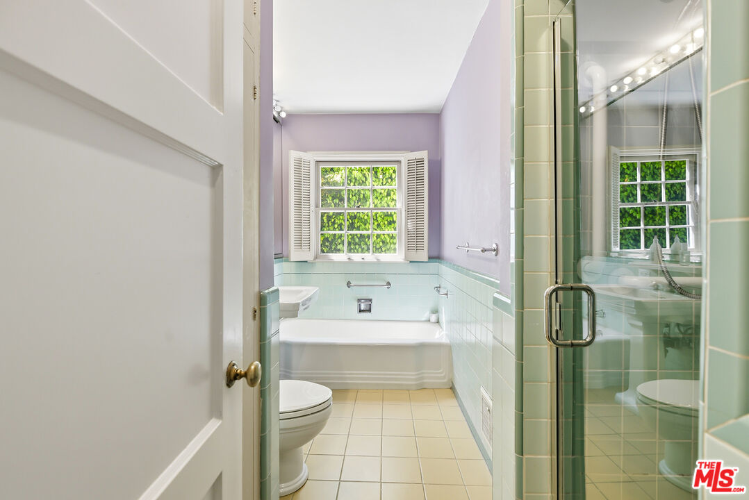 11220 Cashmere Street Los Angeles, CA 90049 - Photo 9 of 21