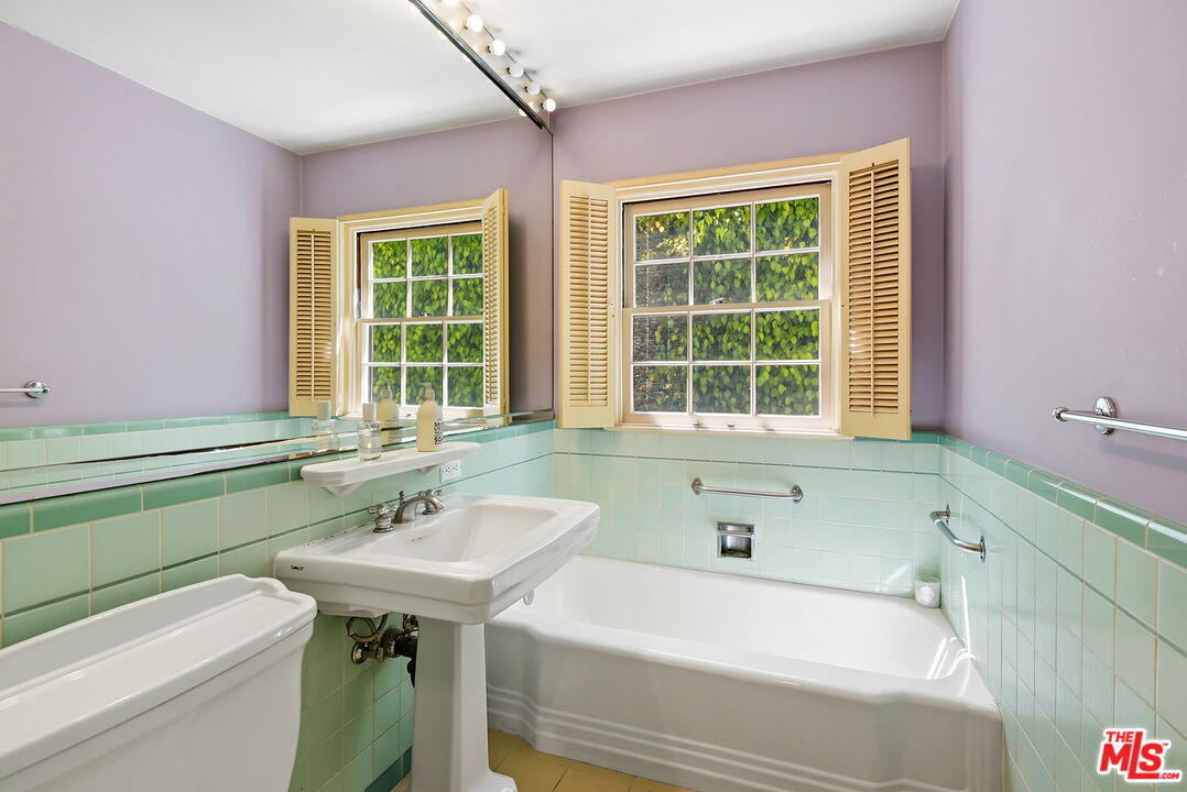 11220 Cashmere Street Los Angeles, CA 90049 - Photo 10 of 21