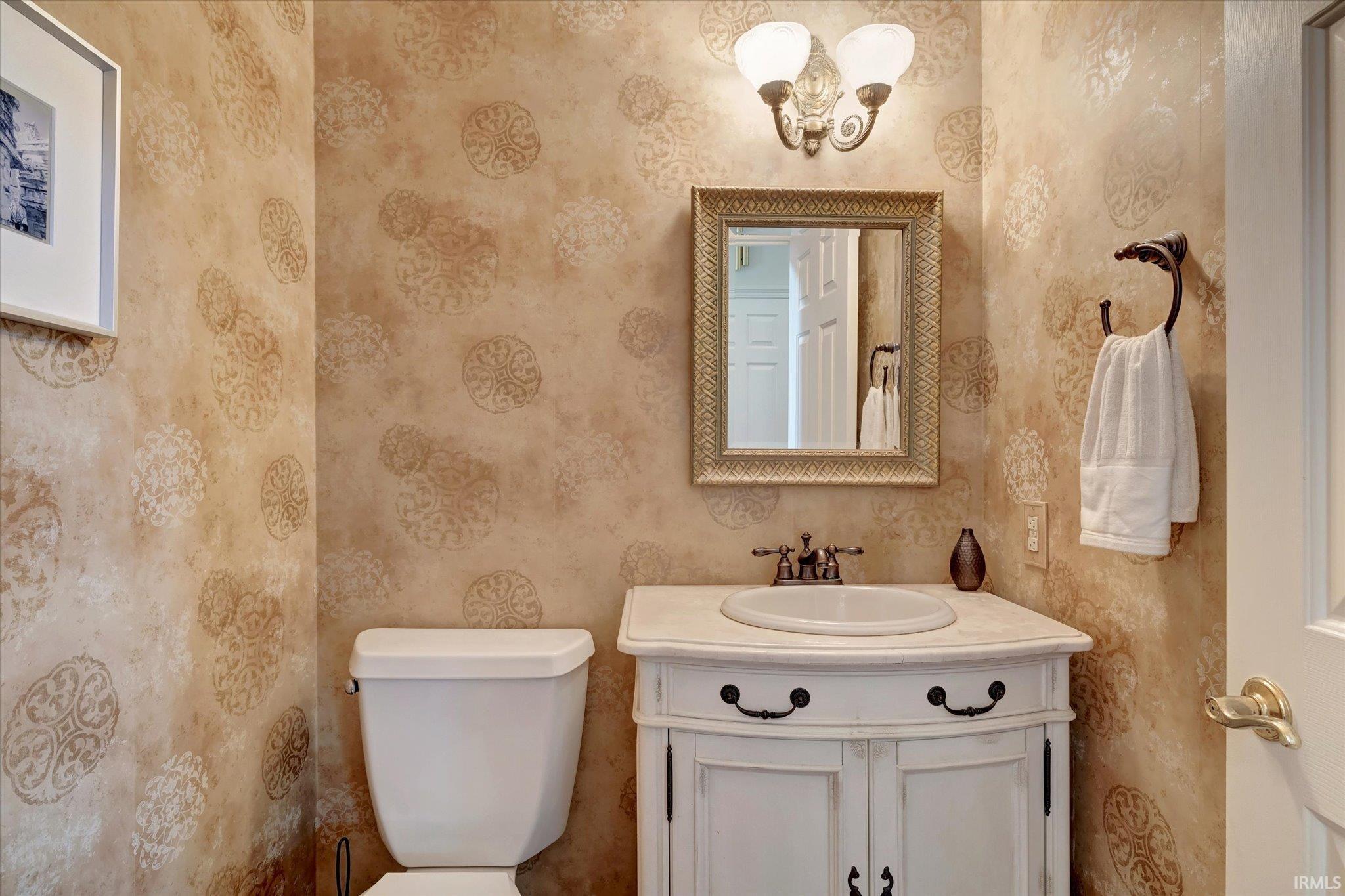 2015 Exeter Lane Bloomington, IN 47408 - Photo 14 of 35