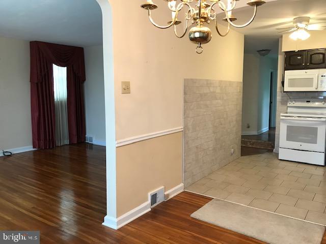 2801 Rhawn Street Philadelphia, PA 19152 - Photo 9 of 36 Gallery Image 9
