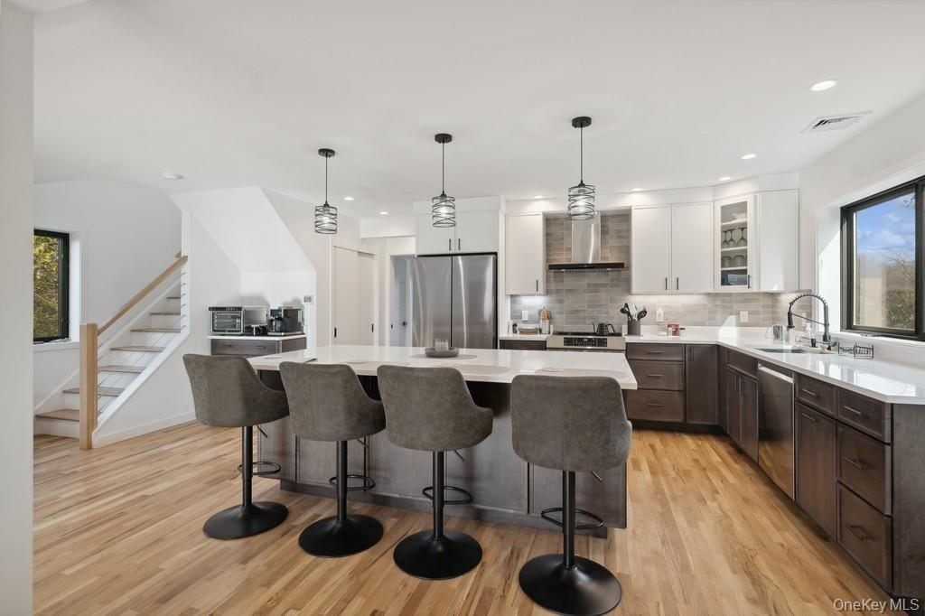 45 Ditch Plains Road Montauk, NY 11954 - Photo 4 of 19 a large kitchen with a table and chairs