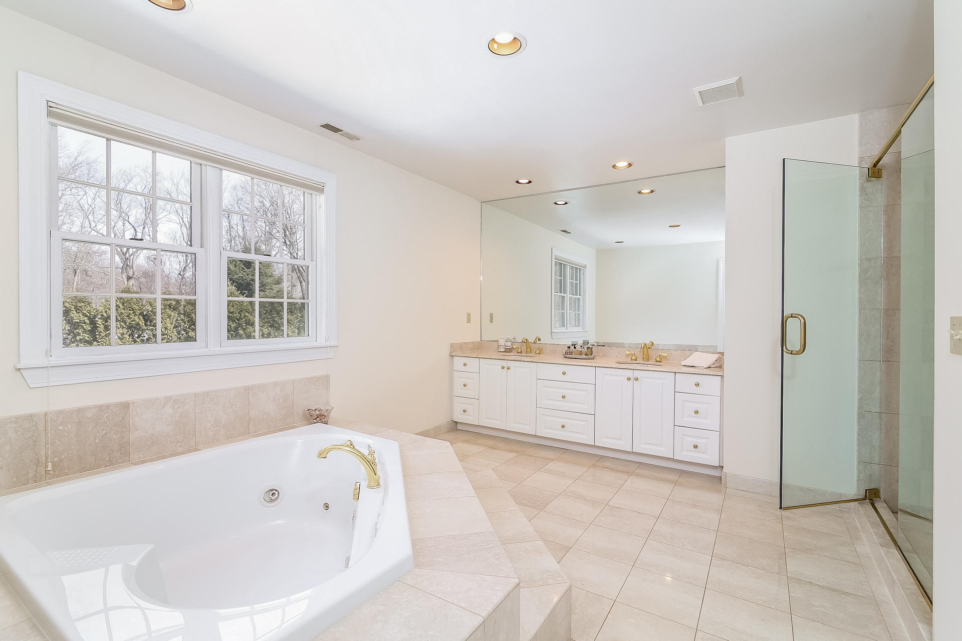 152 Old Studio Road New Canaan, CT 06840 - Photo 23 of 35 a bathroom with a bathtub sink and mirror