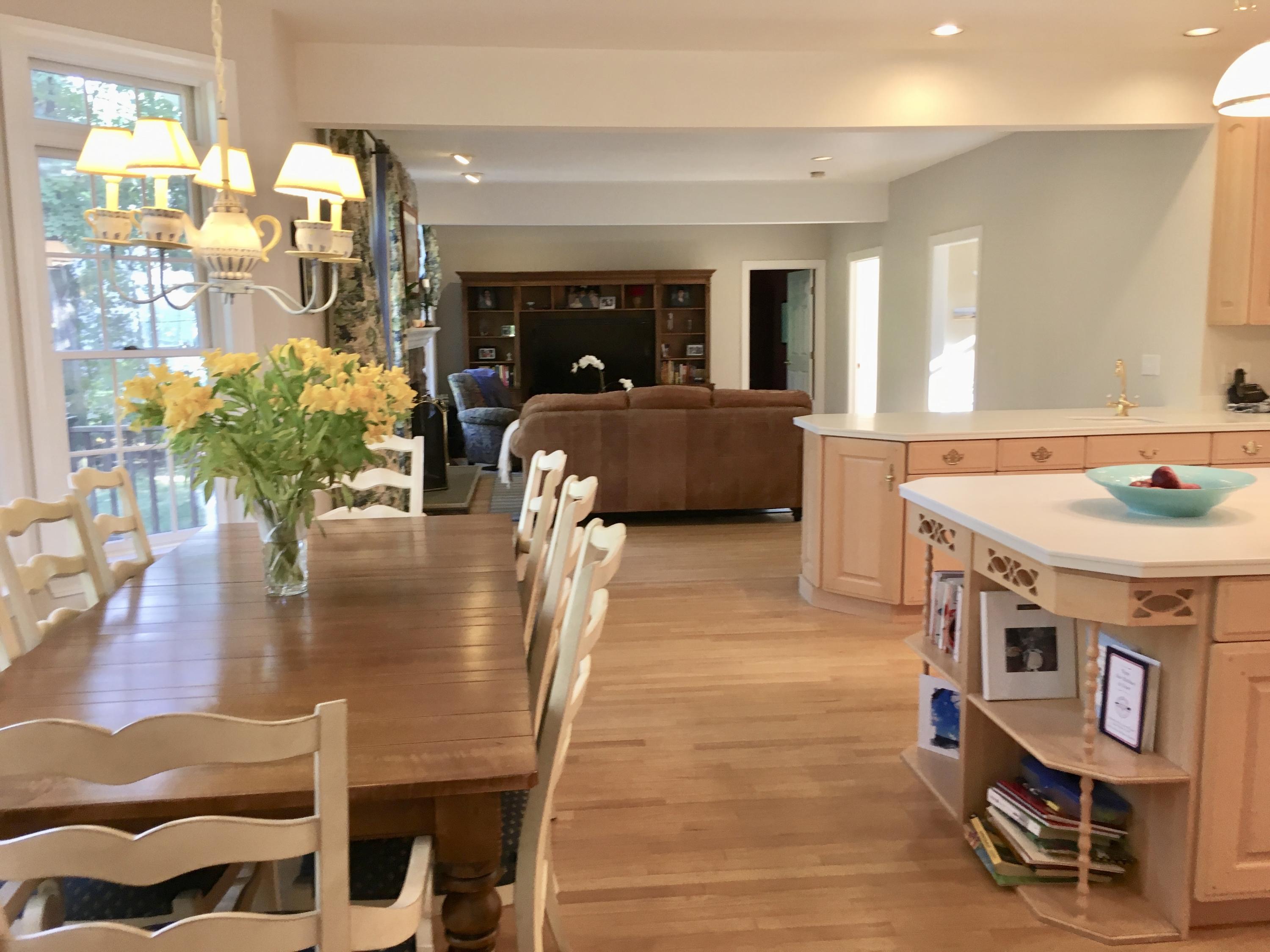 152 Old Studio Road New Canaan, CT 06840 - Photo 9 of 35 a lobby with furniture and a potted plant