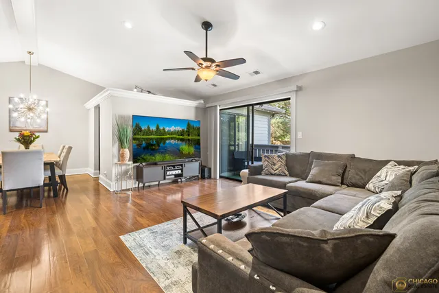 $345,000 | 1631 West Partridge Court, Unit 8, Arlington Heights, IL 60004