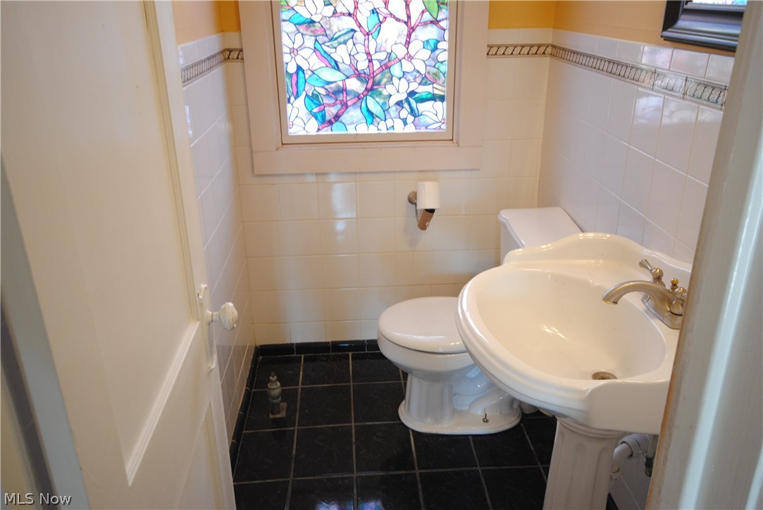 3174 East Overlook Road Cleveland, OH 44118 - Photo 8 of 15