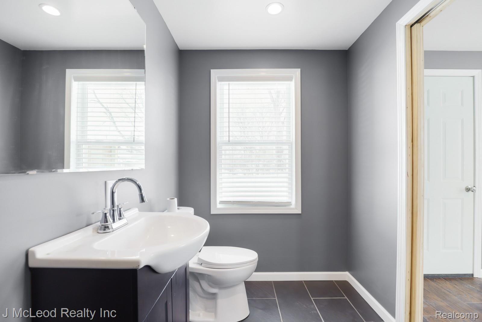3530 Roosevelt Street Saginaw, MI 48604 - Photo 11 of 32 3530 Roosevelt 48604-11.jpg