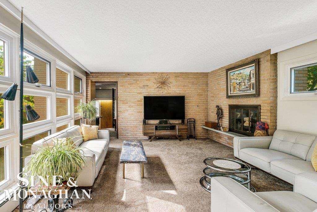 567 Middlesex Road Grosse Pointe, MI 48230 - Photo 4 of 30 50058365-3.JPG