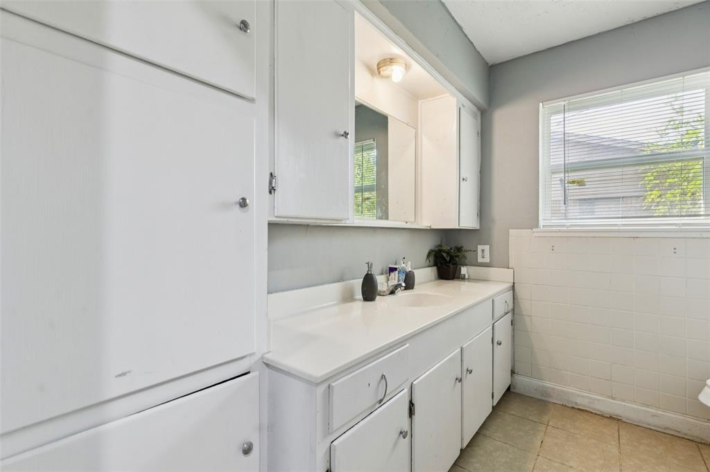 1901 Kris Street Irving, TX 75060 - Photo 15 of 22