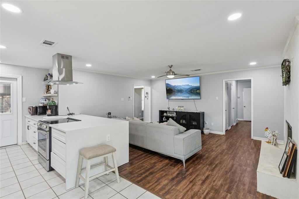 1901 Kris Street Irving, TX 75060 - Photo 5 of 22