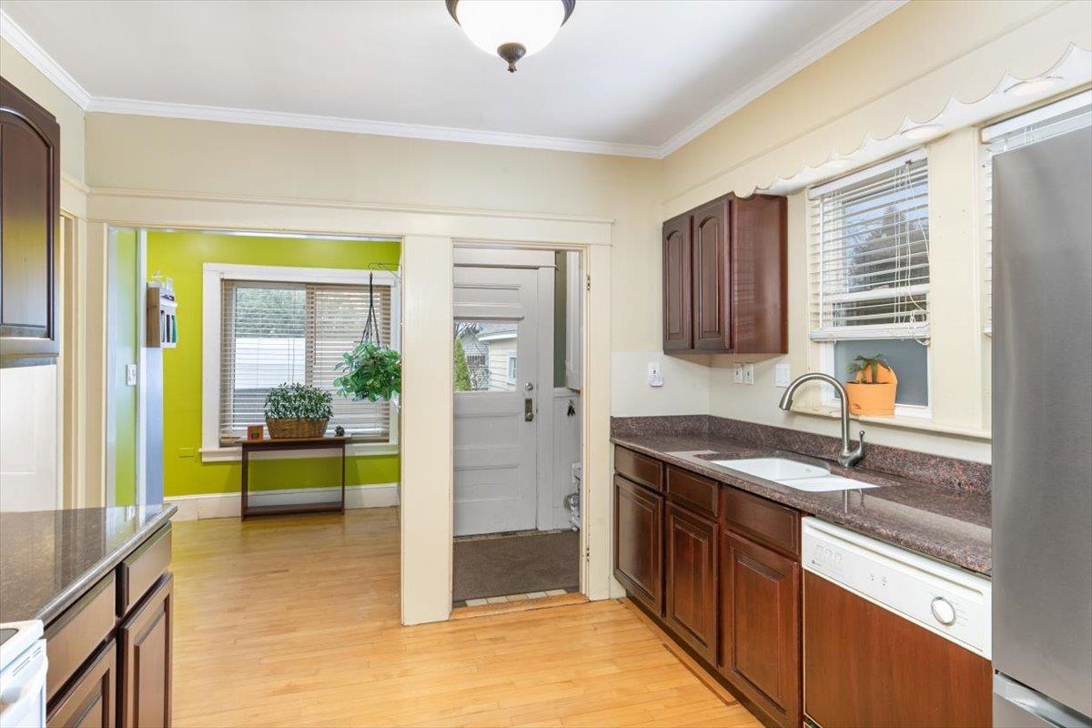 962 Union Street Manchester, NH 03104 - Photo 16 of 32