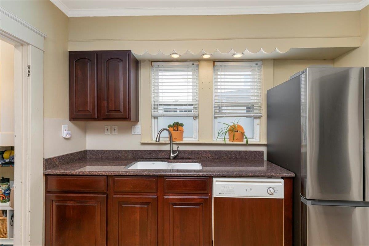 962 Union Street Manchester, NH 03104 - Photo 18 of 32