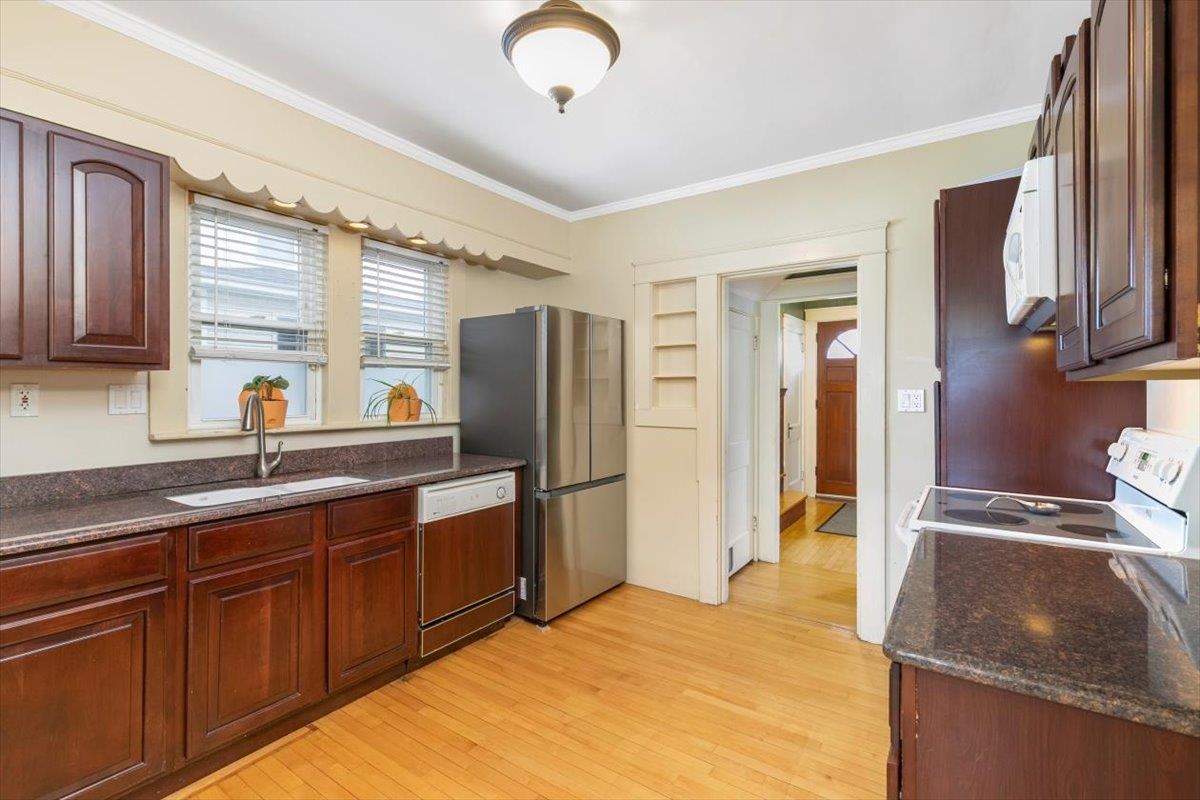 962 Union Street Manchester, NH 03104 - Photo 19 of 32