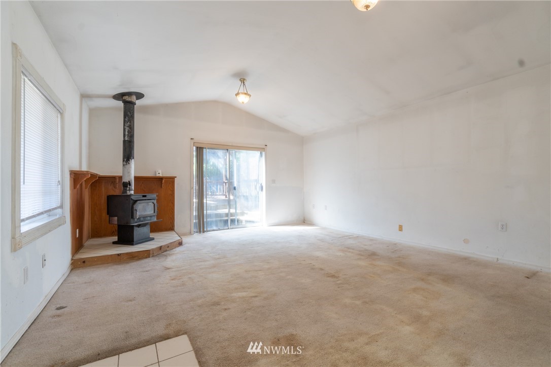 10837 4th Avenue South Seattle, WA 98168 - Photo 16 of 25 a view of an empty room with a window