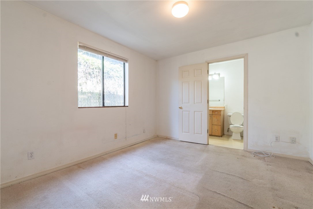 10837 4th Avenue South Seattle, WA 98168 - Photo 17 of 25 an empty room with windows and closet