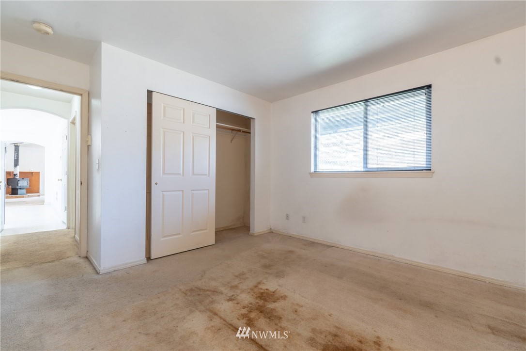 10837 4th Avenue South Seattle, WA 98168 - Photo 20 of 25 an empty room with windows