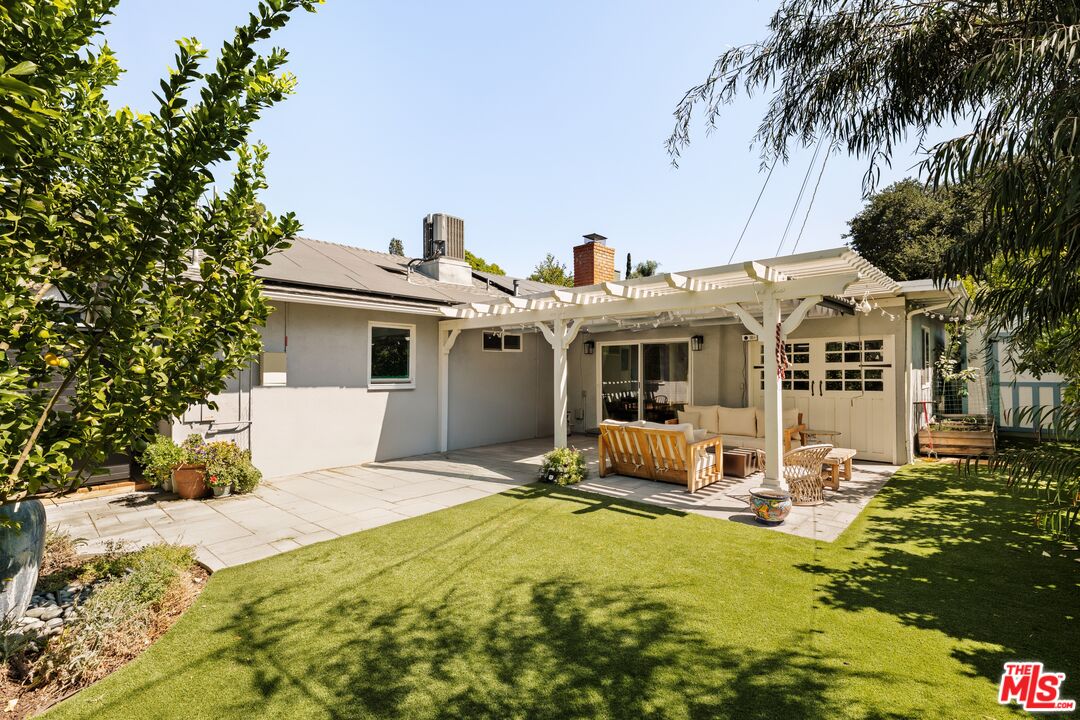 4841 Don Pio Drive Woodland Hills, CA 91364 - Photo 7 of 20 a view of a house with backyard and sitting area