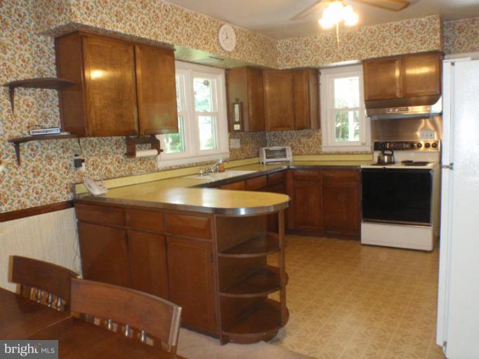 2925 Southview Road Ellicott City, MD 21042 - Photo 3 of 24 Kitchen