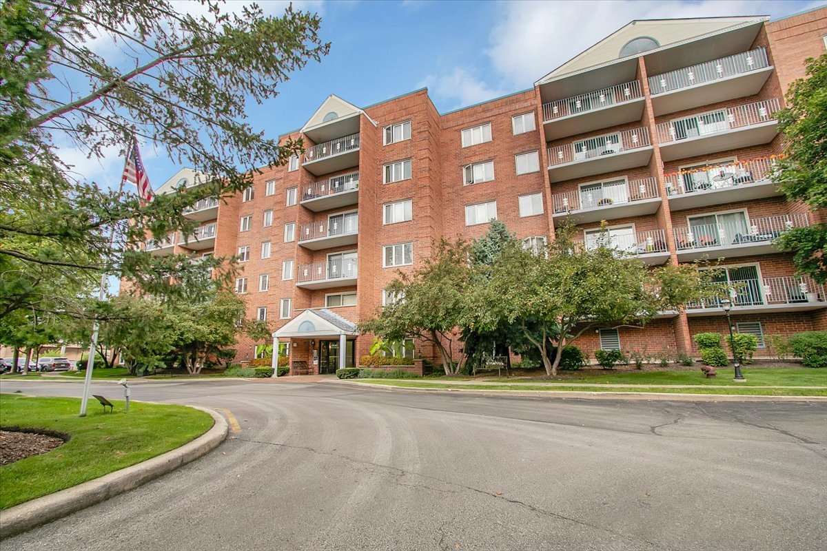 6540 West Irving Park Road, Unit 603 Chicago, IL 60634 - Photo 1 of 23