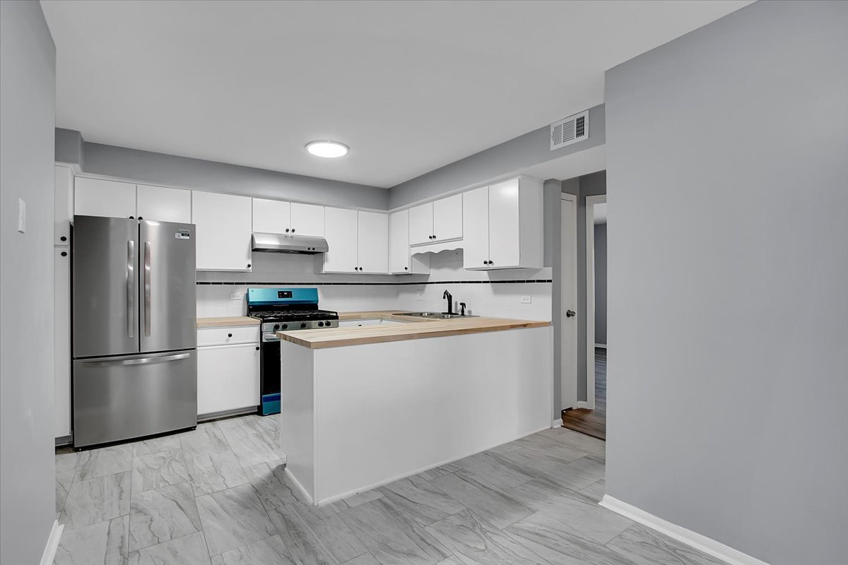 6540 West Irving Park Road, Unit 603 Chicago, IL 60634 - Photo 11 of 23