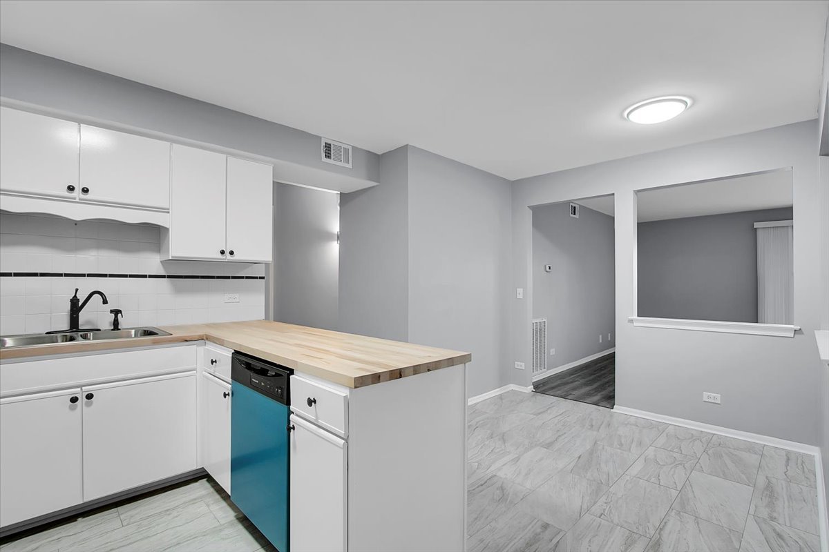 6540 West Irving Park Road, Unit 603 Chicago, IL 60634 - Photo 13 of 23