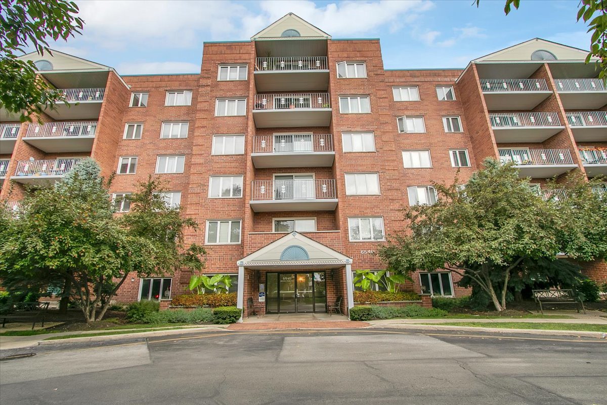 6540 West Irving Park Road, Unit 603 Chicago, IL 60634 - Photo 3 of 23