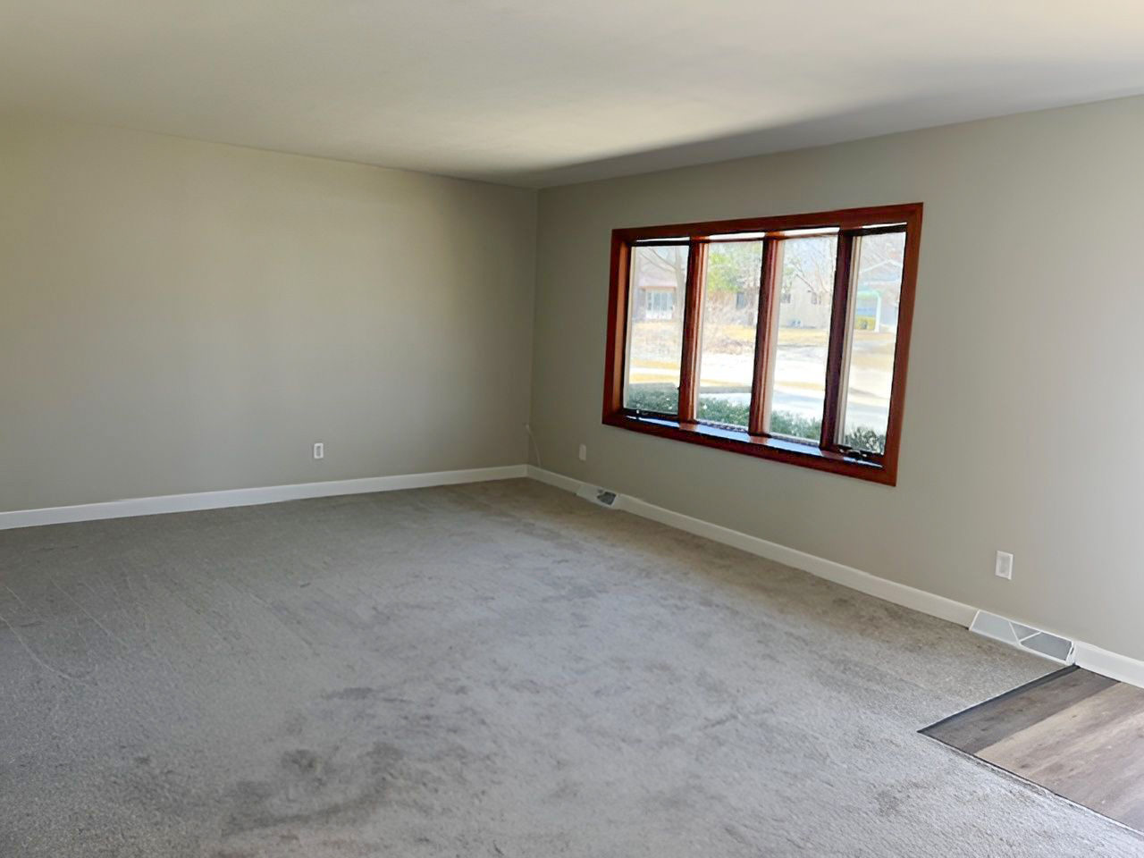 2101 Edina Boulevard Zion, IL 60099 - Photo 14 of 45