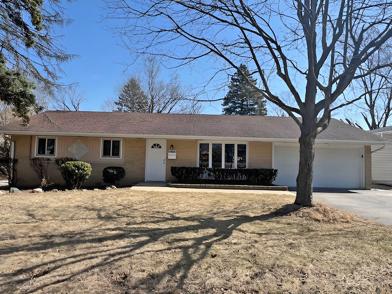 2101 Edina Boulevard Zion, IL 60099 - Photo 2 of 45