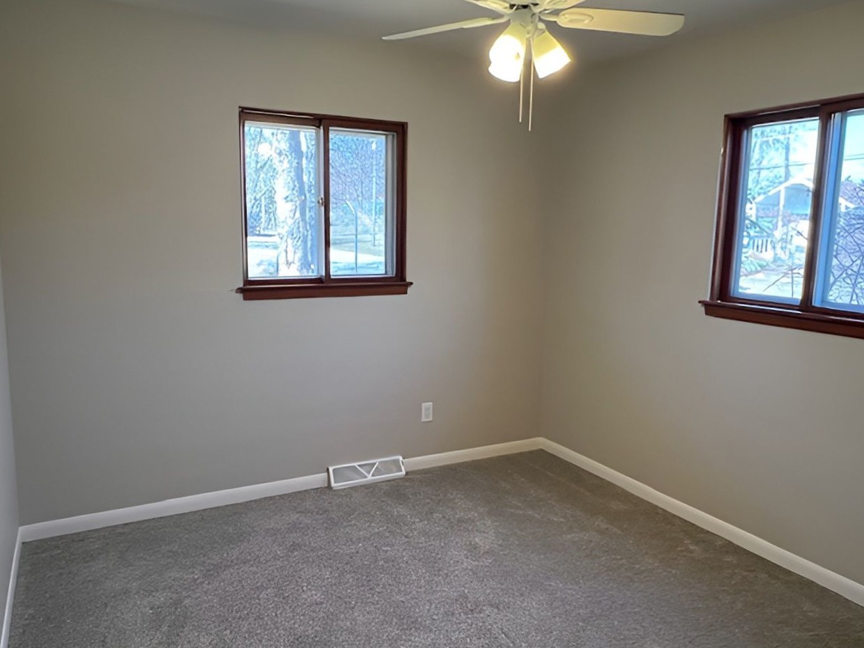 2101 Edina Boulevard Zion, IL 60099 - Photo 31 of 45