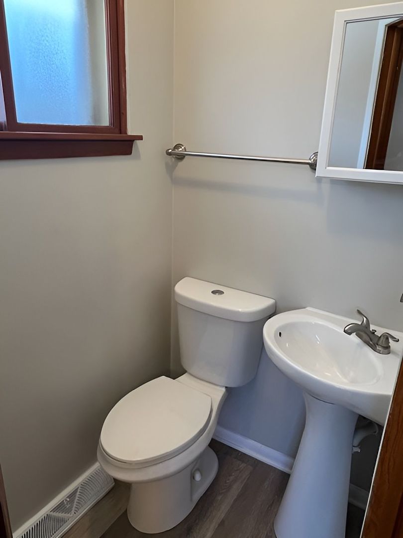 2101 Edina Boulevard Zion, IL 60099 - Photo 35 of 45