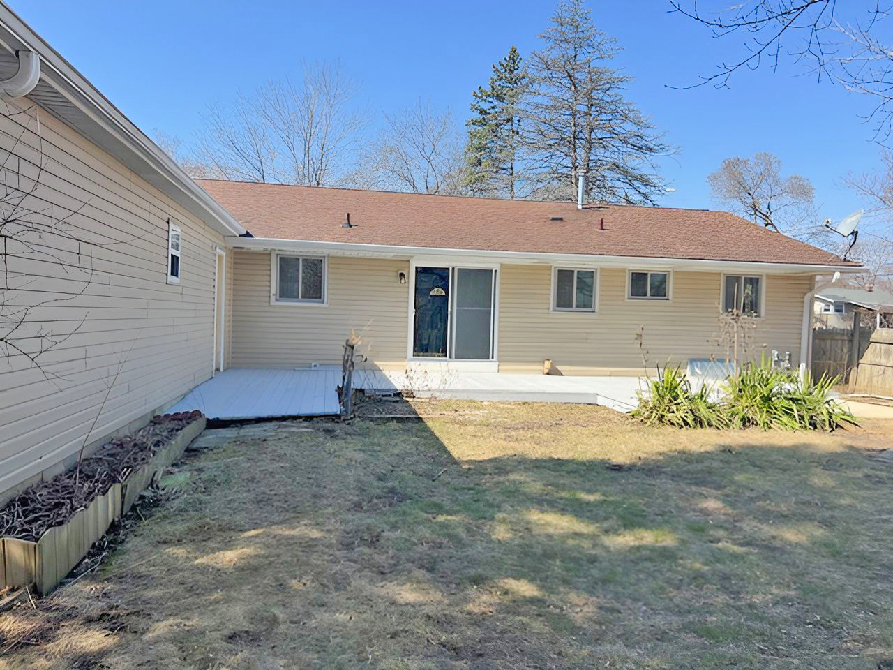 2101 Edina Boulevard Zion, IL 60099 - Photo 9 of 45