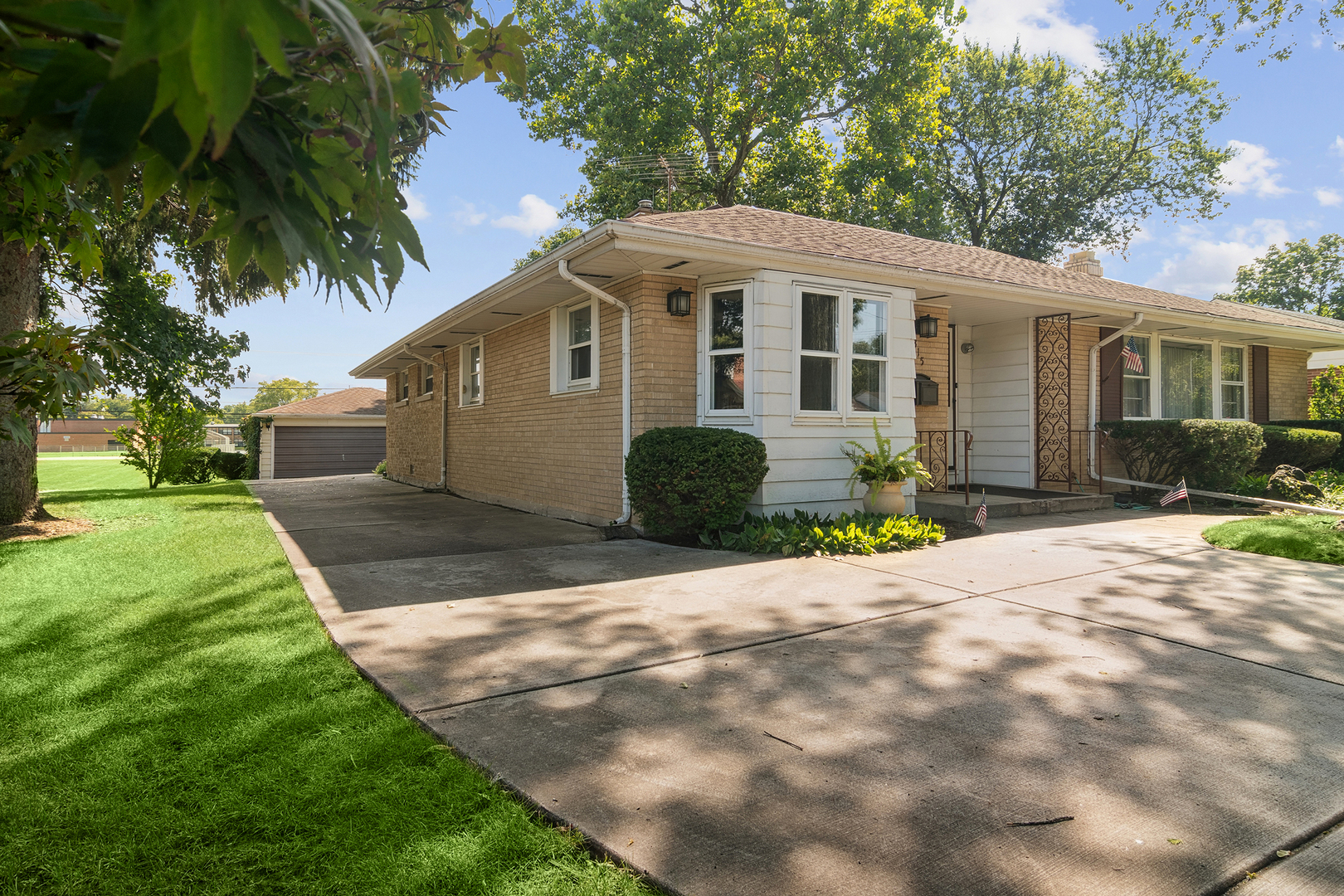 315 South We Go Trail Mount Prospect, IL 60056 - Photo 3 of 36