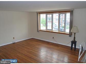 11817 Basile Road Philadelphia, PA 19154 - Photo 2 of 10 Living Room