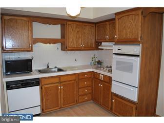 11817 Basile Road Philadelphia, PA 19154 - Photo 5 of 10 Kitchen