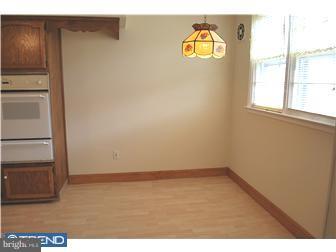 11817 Basile Road Philadelphia, PA 19154 - Photo 6 of 10 Breakfast Room