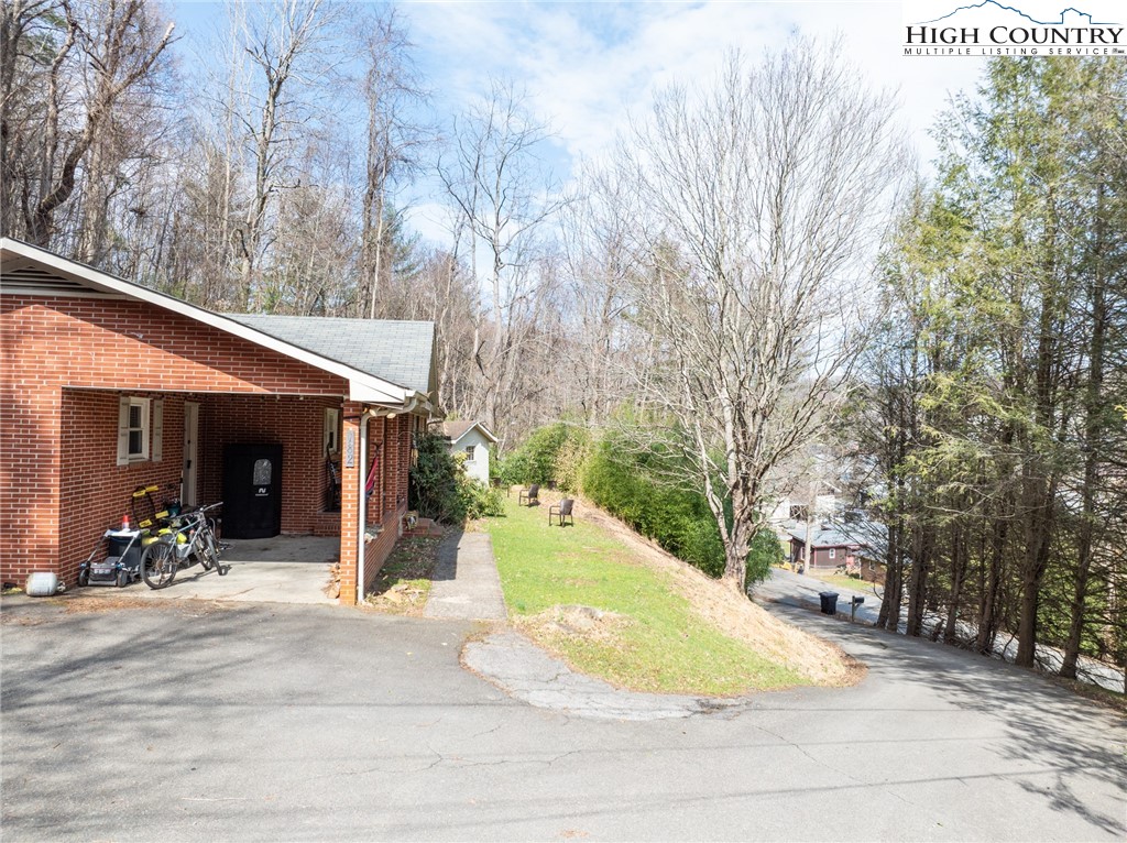 182 Owens Drive Boone, NC 28607 - Photo 4 of 20 a view of a volley ball court