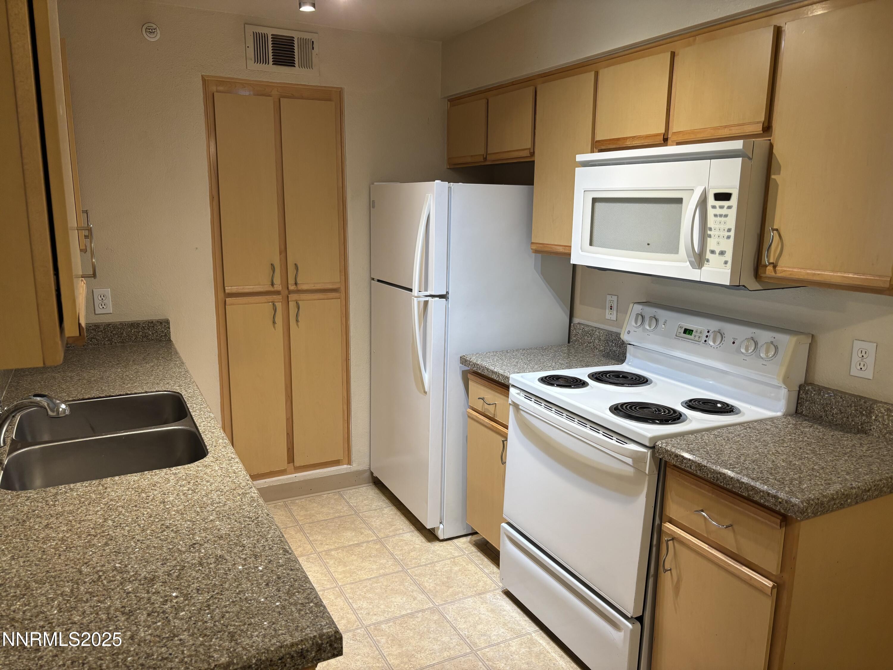 6850 Sharlands Avenue, Unit 2140 Reno, NV 89523 - Photo 8 of 18 Kitchen 2