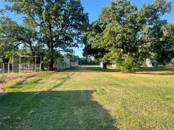 $1,300,000 | 2031 East Fm 1396, Ivanhoe, TX 75447