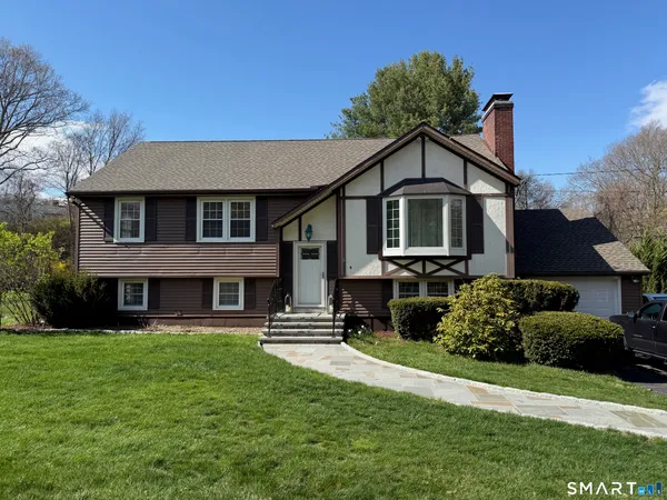$624,900 | 6 Yankee Peddler Path, Madison, CT 06443
