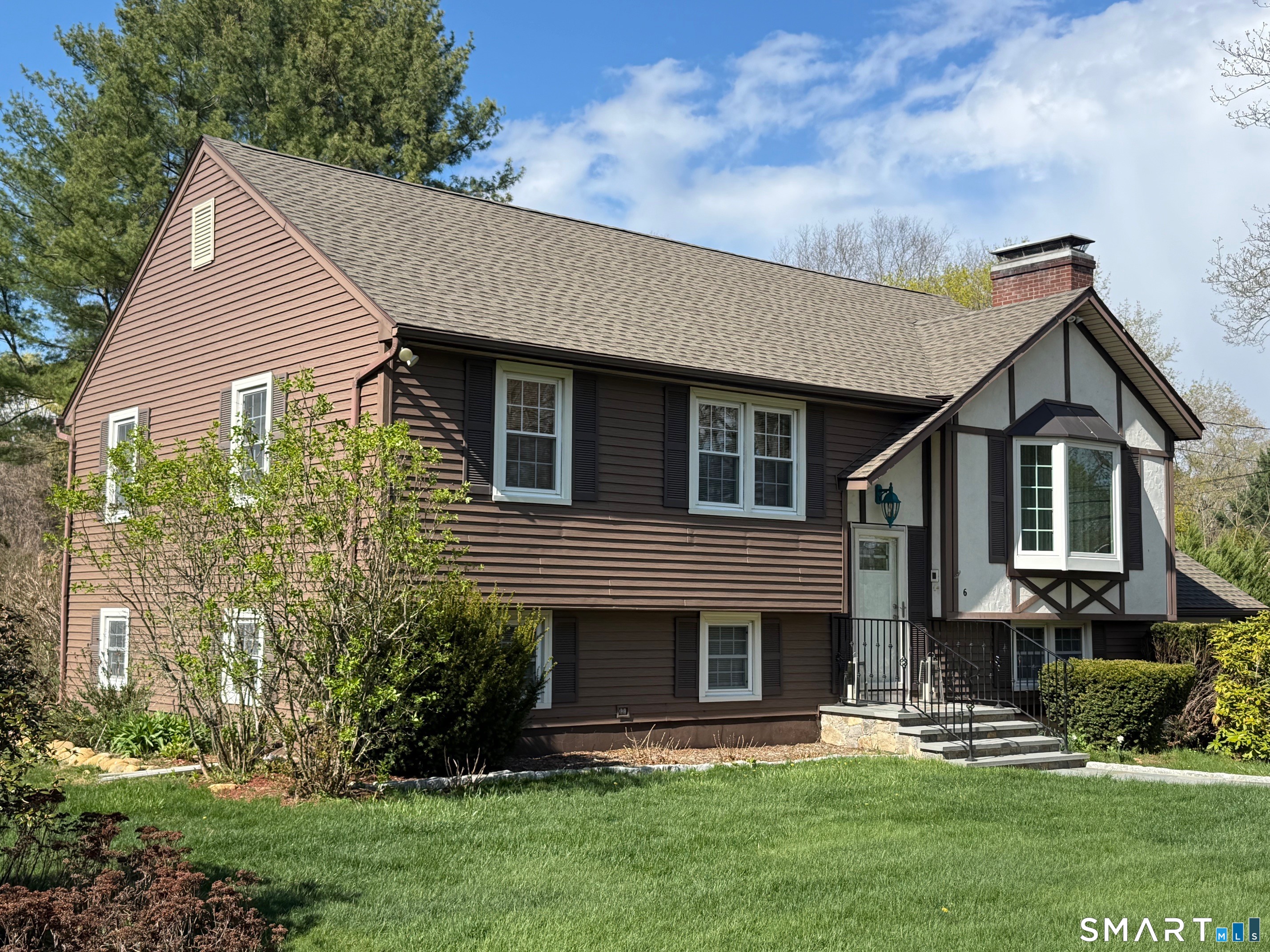 6 Yankee Peddler Path Madison, CT 06443 - Photo 2 of 20