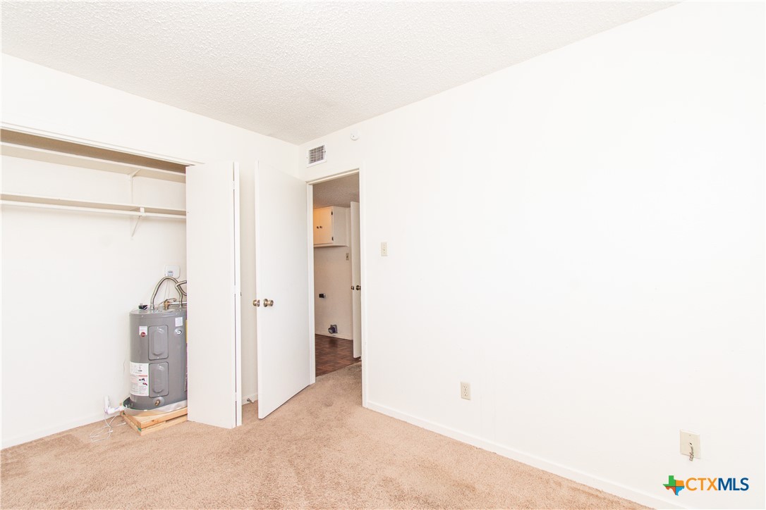 507 East Beeline Lane, Unit 3 Harker Heights, TX 76548 - Photo 9 of 13 a view of an empty room