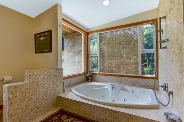 83-5366 Painted Church Road Captain Cook, HI 96704 - Photo 17 of 25 a bathroom with shower and a bathtub