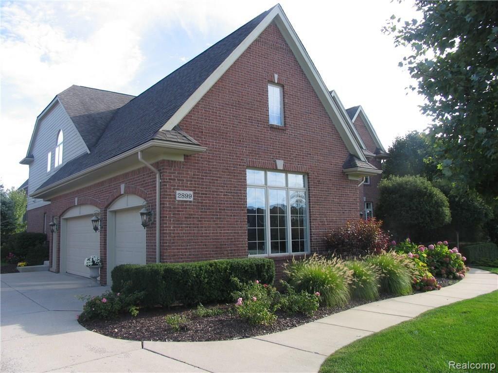2899 North Addison Circle Rochester, MI 48306 - Photo 4 of 41 SIDEWALK LEADING TO FRONT ENTRANCE