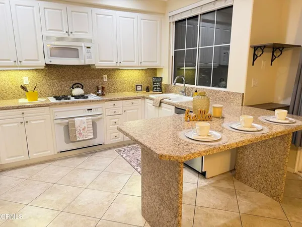 $725,000 | 395 Via Cantilena, Camarillo, CA 93012
