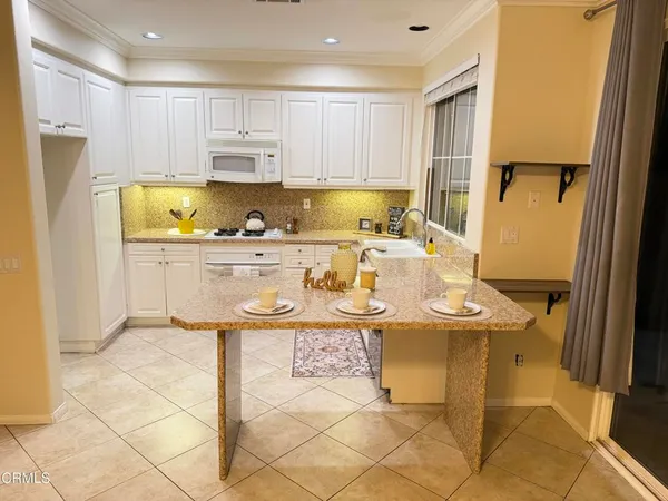 $725,000 | 395 Via Cantilena, Camarillo, CA 93012