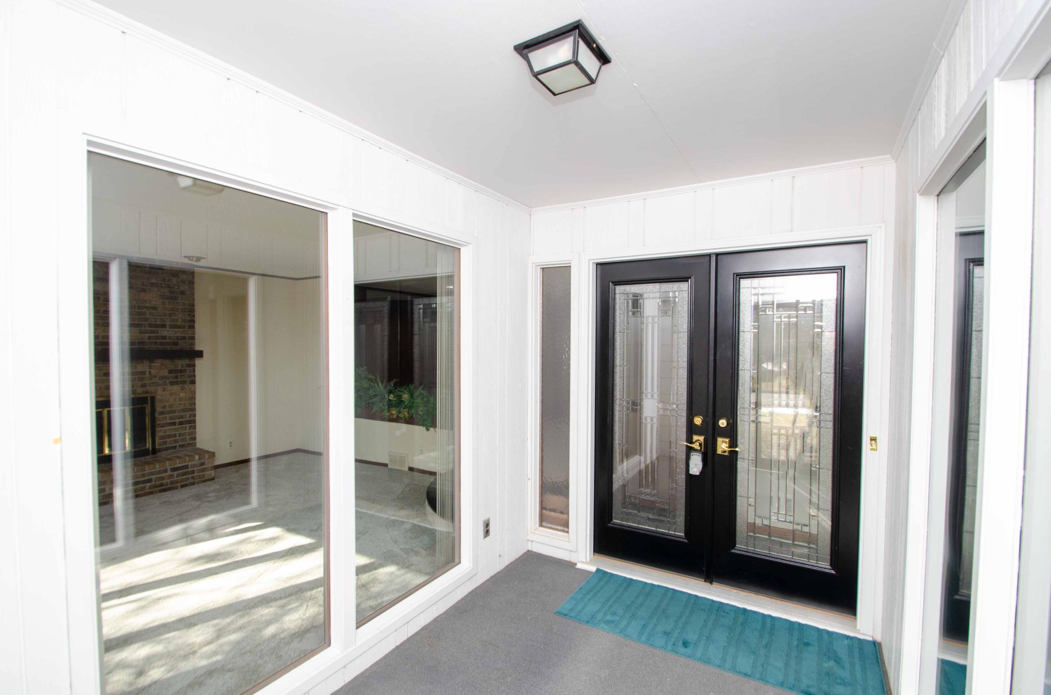 8232 Beard Road Bloomington, MN 55431 - Photo 5 of 51