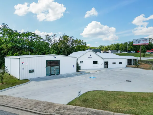 $2,355 | 97 North James Campbell Boulevard, Columbia, TN 38401