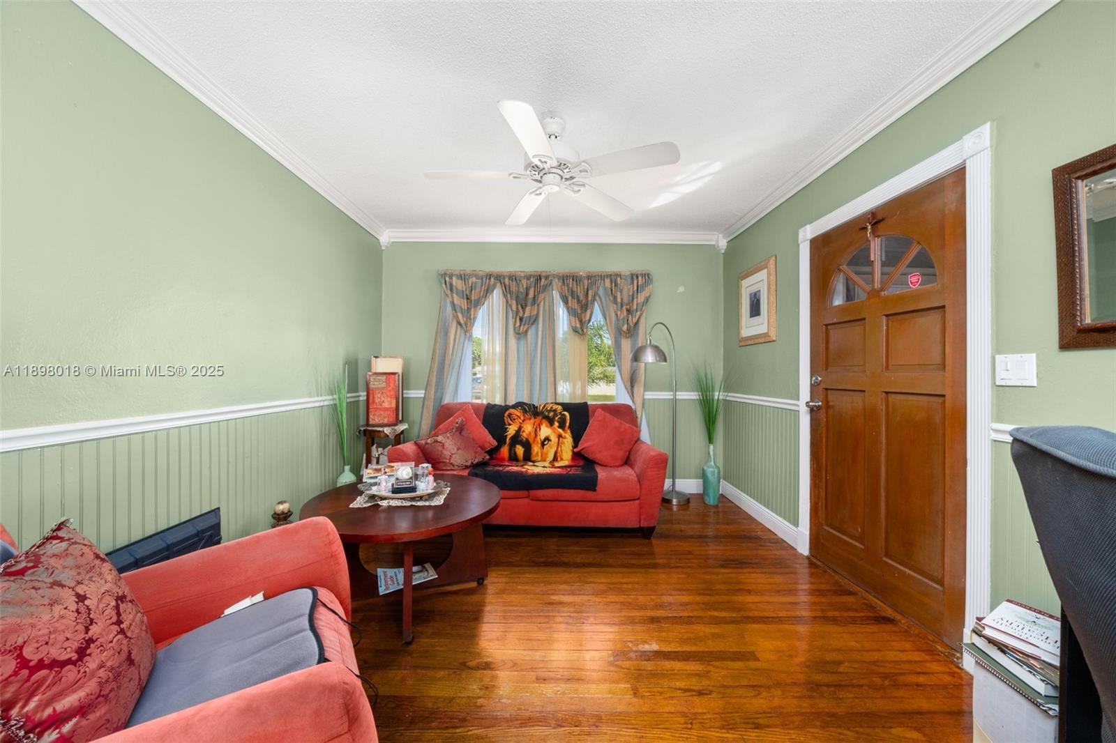 1612 Hitakee Avenue Sebring, FL 33870 - Photo 4 of 34 a living room with furniture and a wooden floor