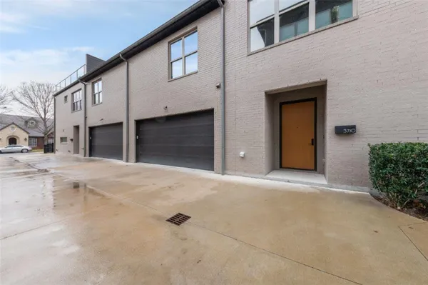 a view of a house with a outdoor space