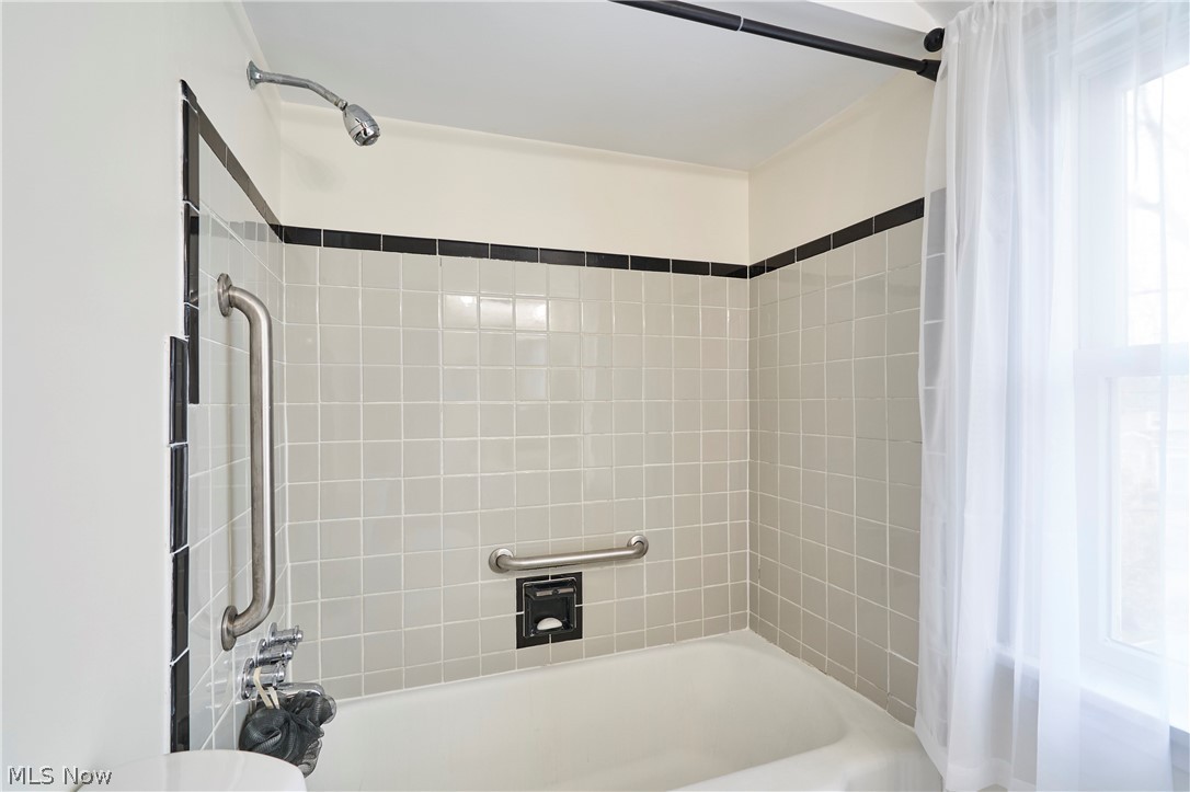 1360 Croyden Road Lyndhurst, OH 44124 - Photo 14 of 28 Gallery Image 14
