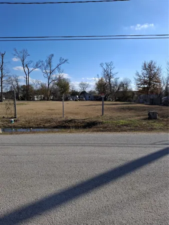 a view of a yard